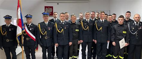 zdjęcie uroczystego apelu OSP Luszowice z wójtem i strażakami