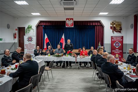 Zgromadzenie strażaków OSP w sali na posiedzeniu