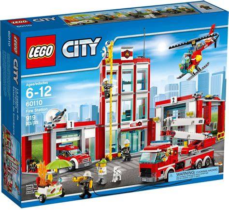 Zestaw LEGO City Remiza Strażacka 60110 z budynkiem, pojazdami i minifigurkami