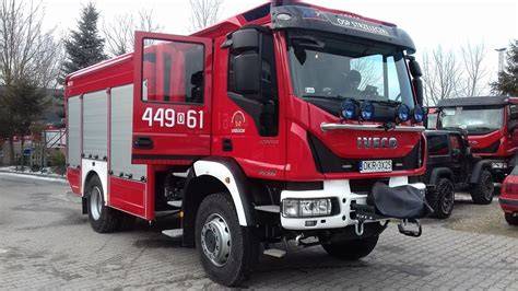 Szczegółowa fotografia nowego samochodu gaśniczo-bojowego Iveco EuroCargo OSP Banino, prezentująca jego wyposażenie i funkcje.