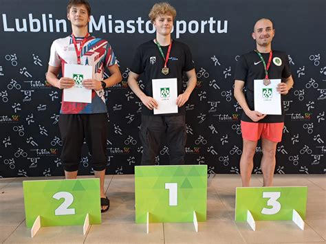 Infografika przedstawiająca listę uczestniczących orkiestr i ich miejsca na podium