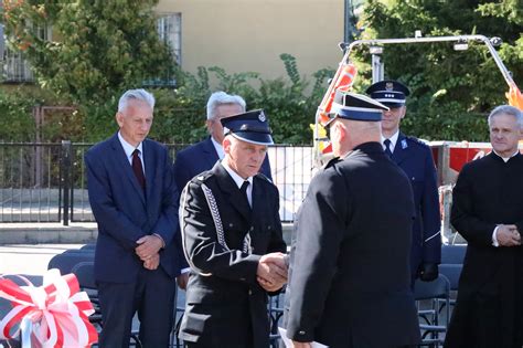 Zdjęcie przedstawiające oficjalnych gości podczas uroczystości 110-lecia OSP Babiak