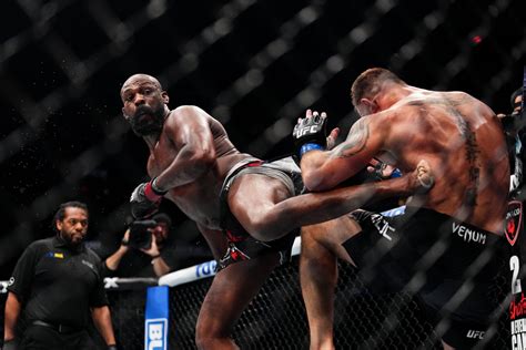 Zdjęcie Jon Jones podczas treningu