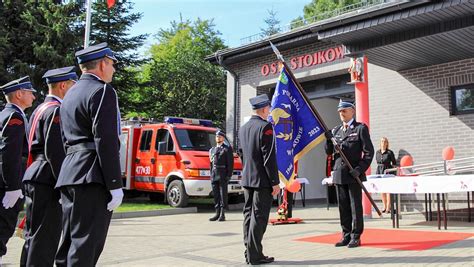 Wręczenie sztandaru OSP Bircza w 1999 roku.