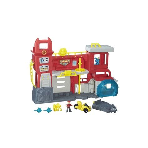 Zdjęcie zestawu zabawek Rescue Bots Straż Pożarna B5210 w trybie budynku i po transformacji