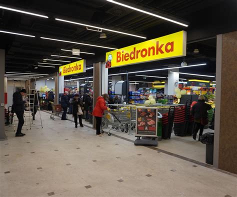 zdjęcie spalonego marketu Biedronka w Ozimku
