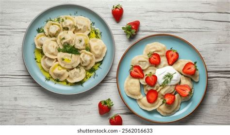 Talerz z różnorodnymi tatarskimi pierogami i daniami mącznymi