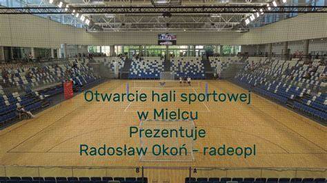 Fotografia lotnicza stadionu i hali sportowej w Mielcu z lat 60.