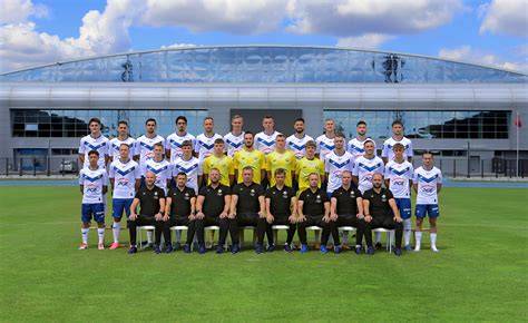 Historyczne zdjęcie stadionu FKS Stal Mielec z lat 70. z kibicami