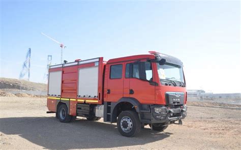 Thematic photo of a medium MAN TGM fire truck with a powder module in action.