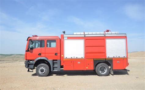 Diagram showing the dimensions and layout of a MAN TGM 18.320 BB (4x4) fire truck.