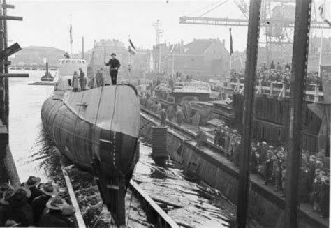 Wodowanie ORP Orzeł w holenderskiej stoczni we Vlissingen
