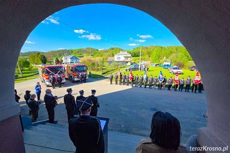 Ceremonia przekazania samochodów ratowniczo-gaśniczych w Łączkach Jagiellońskich