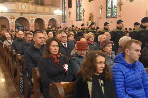 Uroczysta msza święta w kościele w Solcu nad Wisłą z udziałem strażaków OSP