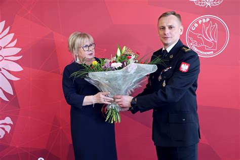 Portretowe zdjęcie Pani Ireny Peciak podczas uroczystości pożegnalnej w Centralnej Szkole PSP