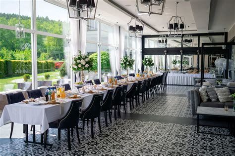 Zdjęcie eleganckiej sali weselnej z ogrodem w Beskidach