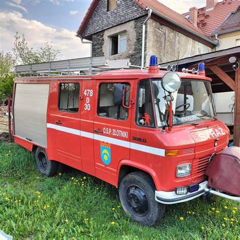 Stara fotografia samochodu pożarniczego marki Daimler