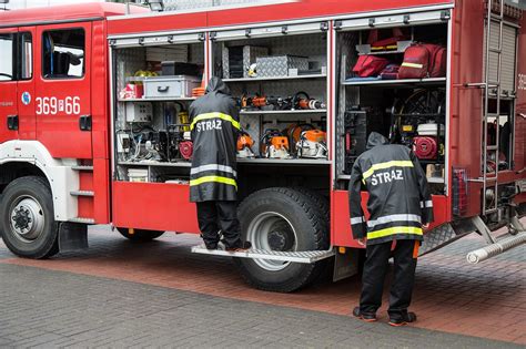 zdjęcie strażaków OSP podczas ćwiczeń