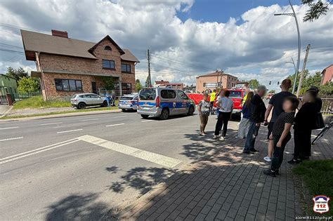Służby ratownicze na miejscu pożaru bazaru