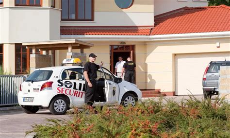 Patrol interwencyjny w pojeździe agencji ochrony