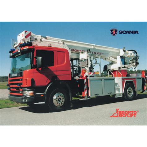 Zdjęcie nowoczesnego wozu strażackiego z podnośnikiem Bronto Skylift na podwoziu Scania