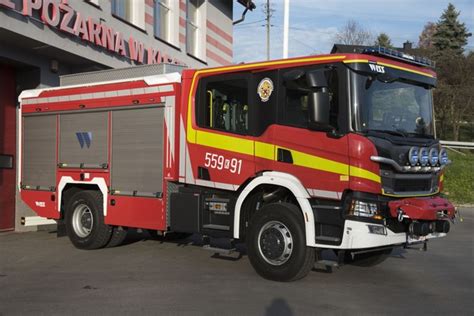 Zdjęcie nowoczesnego samochodu ratowniczo-gaśniczego Scania OSP Klecza Dolna