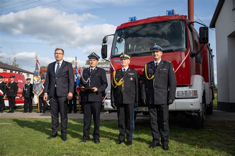 Zdjęcie z otwarcia zmodernizowanej strażnicy OSP Lipinach