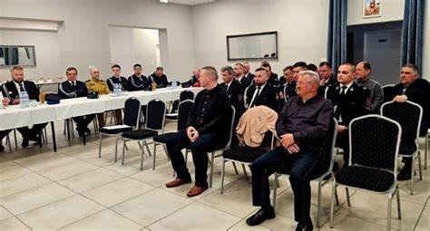 Zdjęcie przedstawiające strażaków OSP Rabka-Zdrój podczas walnego zebrania lub uroczystości.