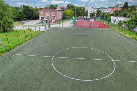 Zdjęcie poglądowe infrastruktury obozowej i boisk sportowych