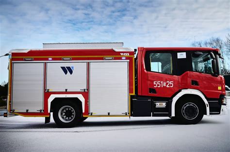 Zdjęcie przedstawiające wóz strażacki Scania P360 użytkowany przez OSP Aleksandrów Łódzki podczas działań operacyjnych.
