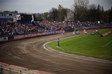 Zniszczony tor żużlowy i trybuny stadionu Brandon