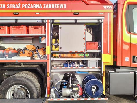 Wnętrze kabiny nowego samochodu ratowniczo-gaśniczego Volvo FLD3C z pulpitem sterowania