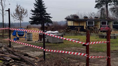 Zdjęcie przedstawiające teren dawnego ośrodka wypoczynkowego w Sulejowie po interwencji straży pożarnej