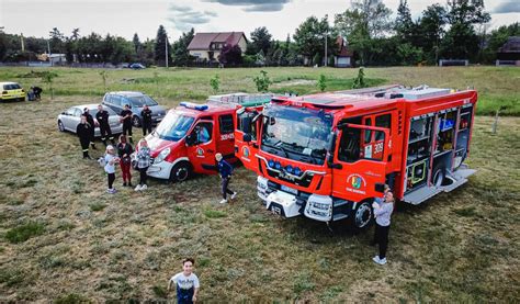 Prezentacja sprzętu strażackiego podczas festynu