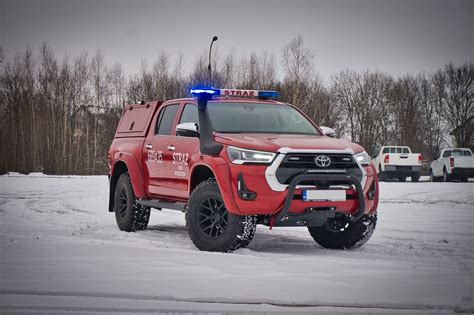Zdjęcie nowego samochodu OSP Ożarów Mazowiecki - Toyota Hilux Arctic Truck