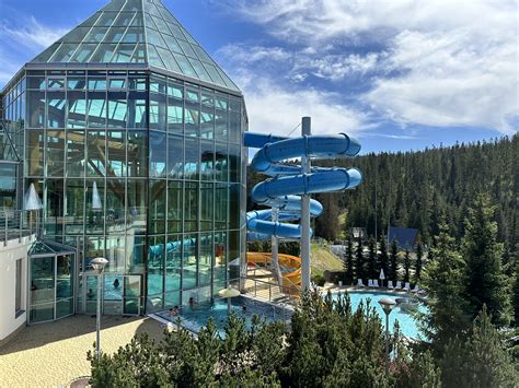 Widok na Termy BUKOVINA w otoczeniu Tatrzańskiego Parku Narodowego