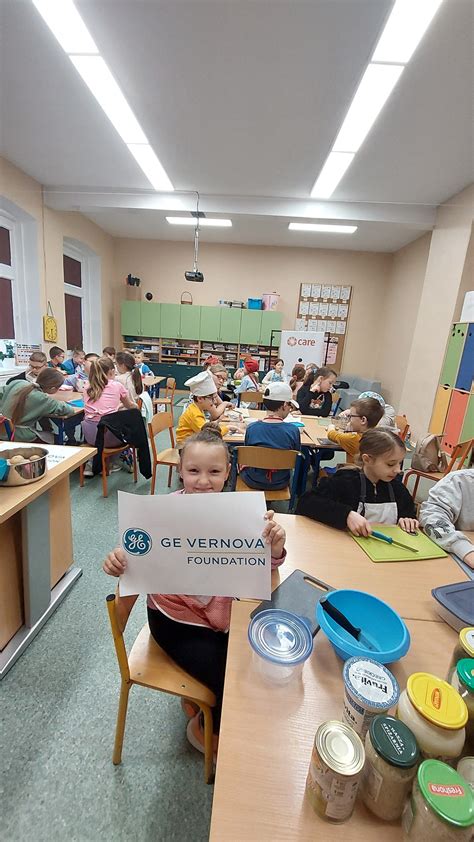 Zdjęcie dzieci Szkoły Podstawowej OSP Bieżeń podczas warsztatów wielkanocnych