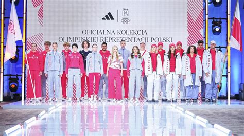 Zdjęcie z ceremonii otwarcia Zimowych Igrzysk Olimpijskich w Szkole Podstawowej OSP Bieżeń
