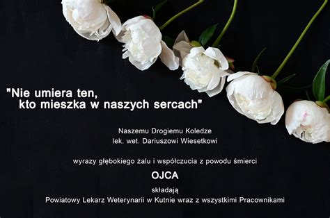 Urzędnicy składający kondolencje rodzinom strażaków