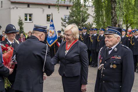 Zdjęcie z obchodów 100-lecia OSP Nowa Wieś, wręczenie odznaczeń