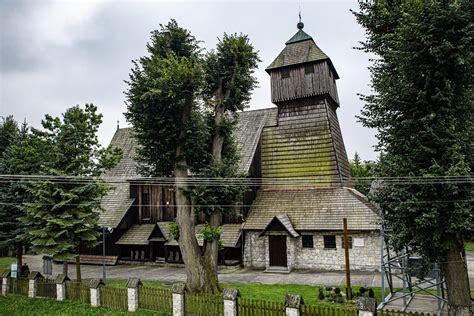 Zdjęcie pogorzeliska zabytkowego kościoła