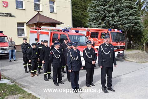 Strażacy OSP Gwoźnica Górna podczas uroczystości lokalnej