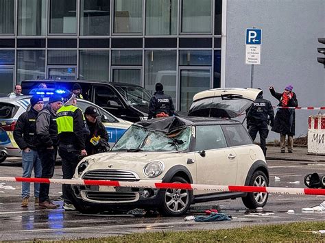 Zdjęcie samochodu Adama N. odjeżdżającego z miejsca zdarzenia.