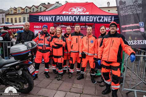 Tabela porównująca zakres uprawnień ratownika KPP i ratownika medycznego