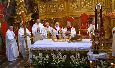 uroczysta msza święta w Bazylice Katedralnej w Płocku z udziałem strażaków