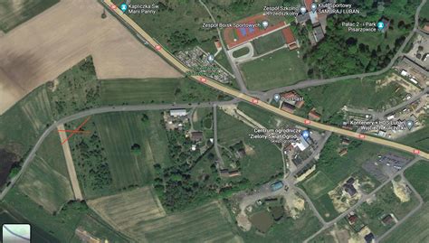 Zdjęcie satelitarne miejscowości Piotrawin z zaznaczoną lokalizacją spalonej hali produkcyjnej