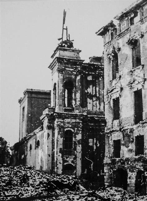 Archiwalne zdjęcie zniszczeń w Janowie Lubelskim po bombardowaniach z okresu II wojny światowej