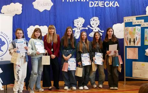 zdjęcie Rzeczniczki Praw Dziecka z uczestnikami zawodów Aniołów Floriana lub podczas spotkania z drużyną