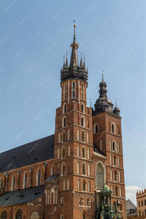 widok_ogólny_katedry_poznańskiej_z_zewnątrz