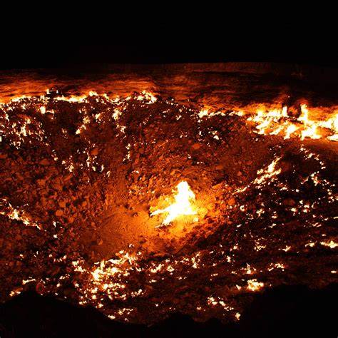 Wrota Piekieł w Derweze, Turkmenistan - płonący krater gazowy